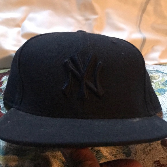 Fitted cap - Picture 1 of 1